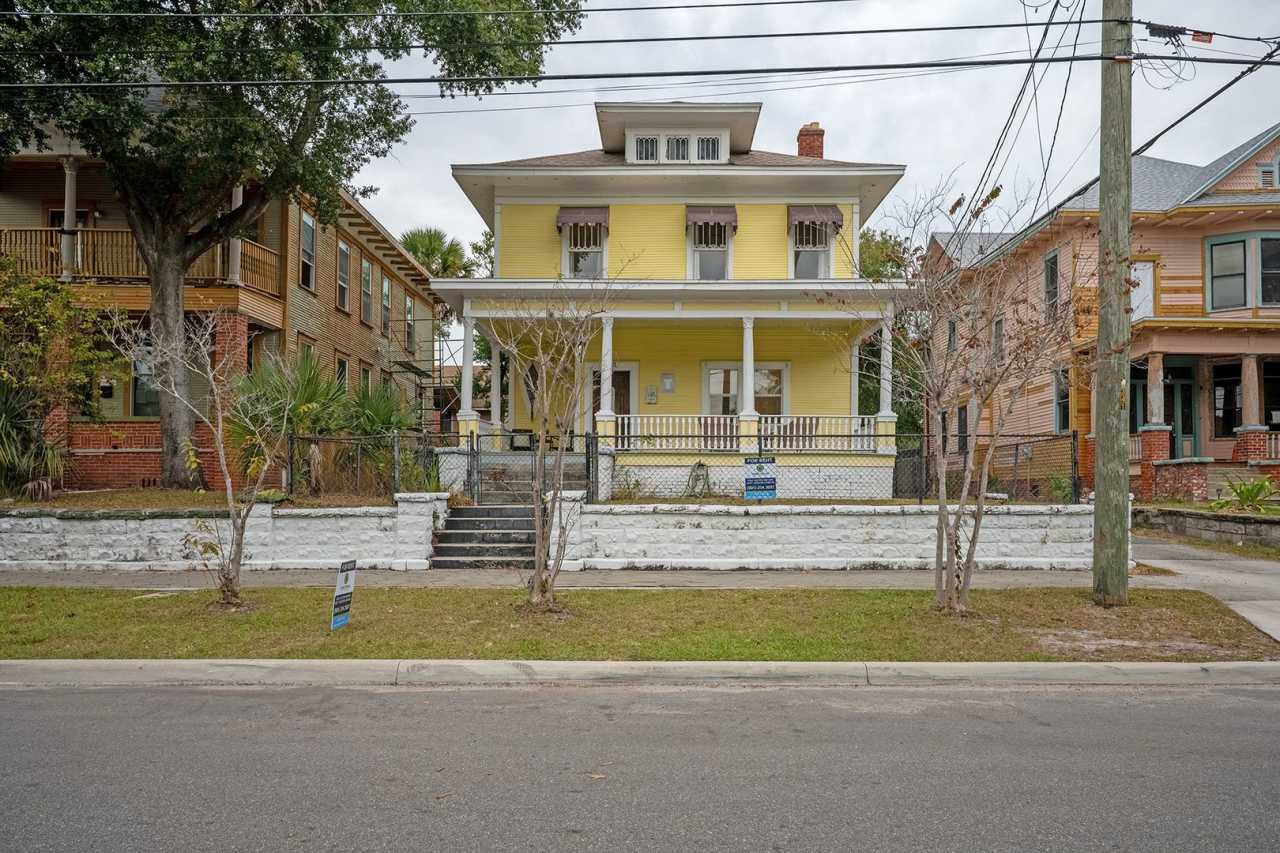 Charming  Unique Craftsman home!