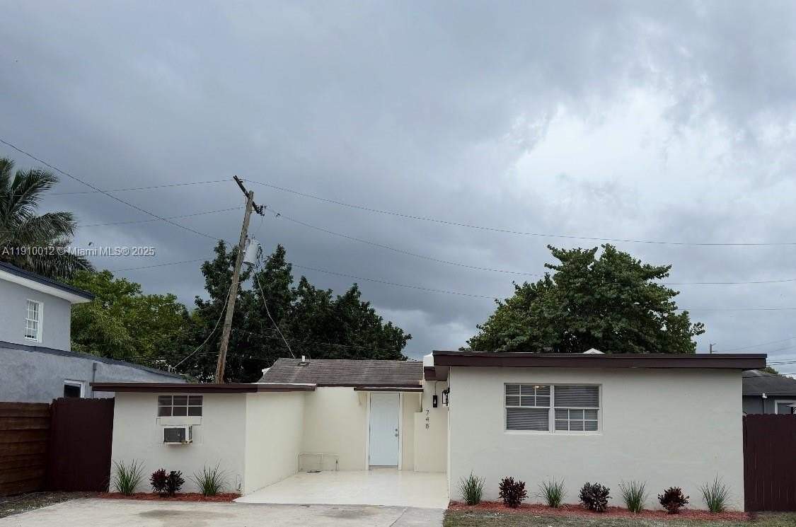 748 NW 77th Ter