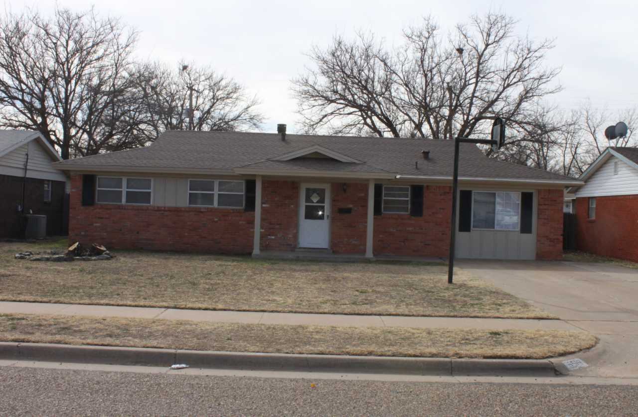 Available Now! 2/1/26 and Large game room in back w/ electricity