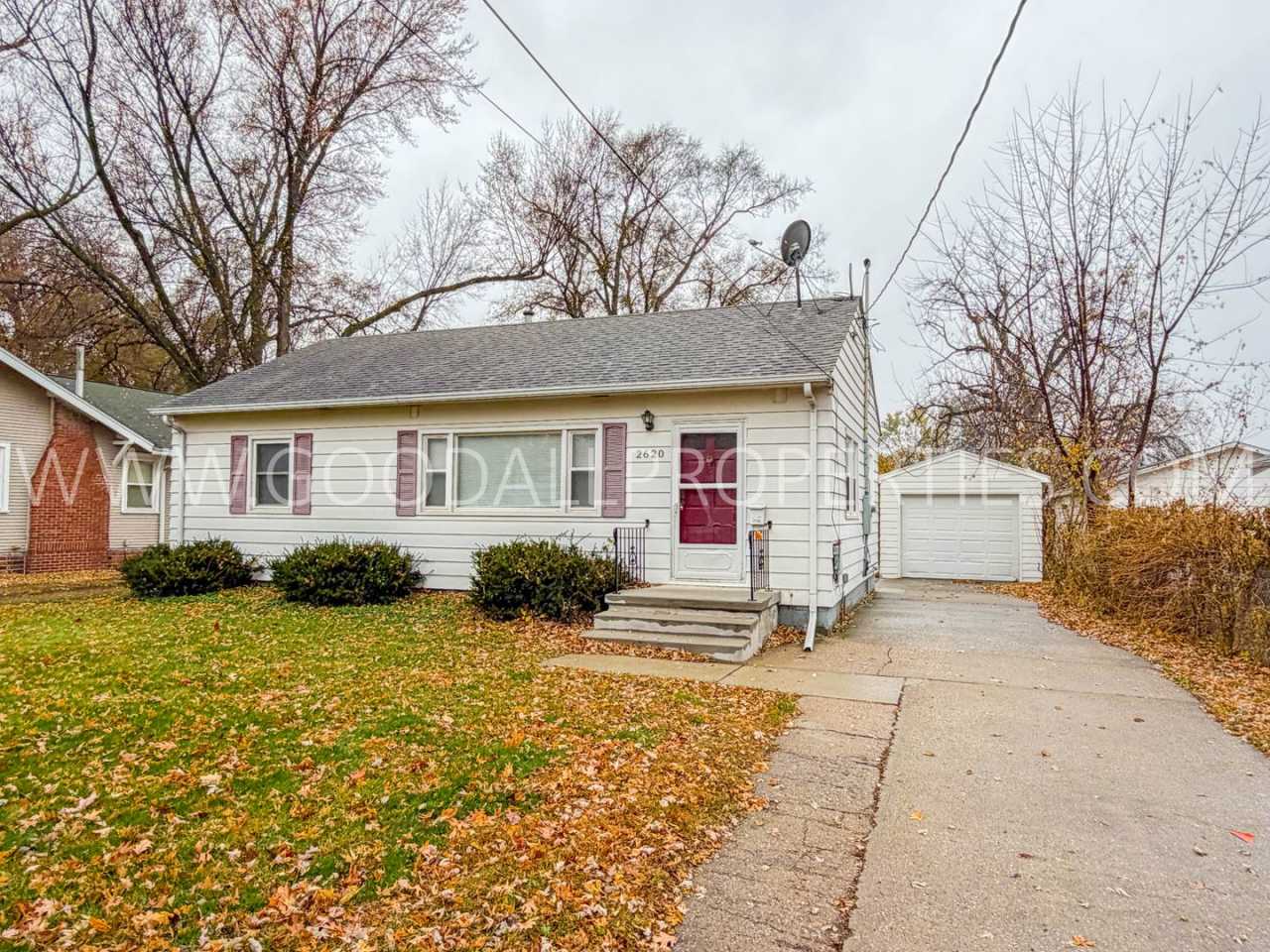 RENT SPECIAL!!! Cozy 3 Bedroom 1.5 Bathroom Ranch !!!