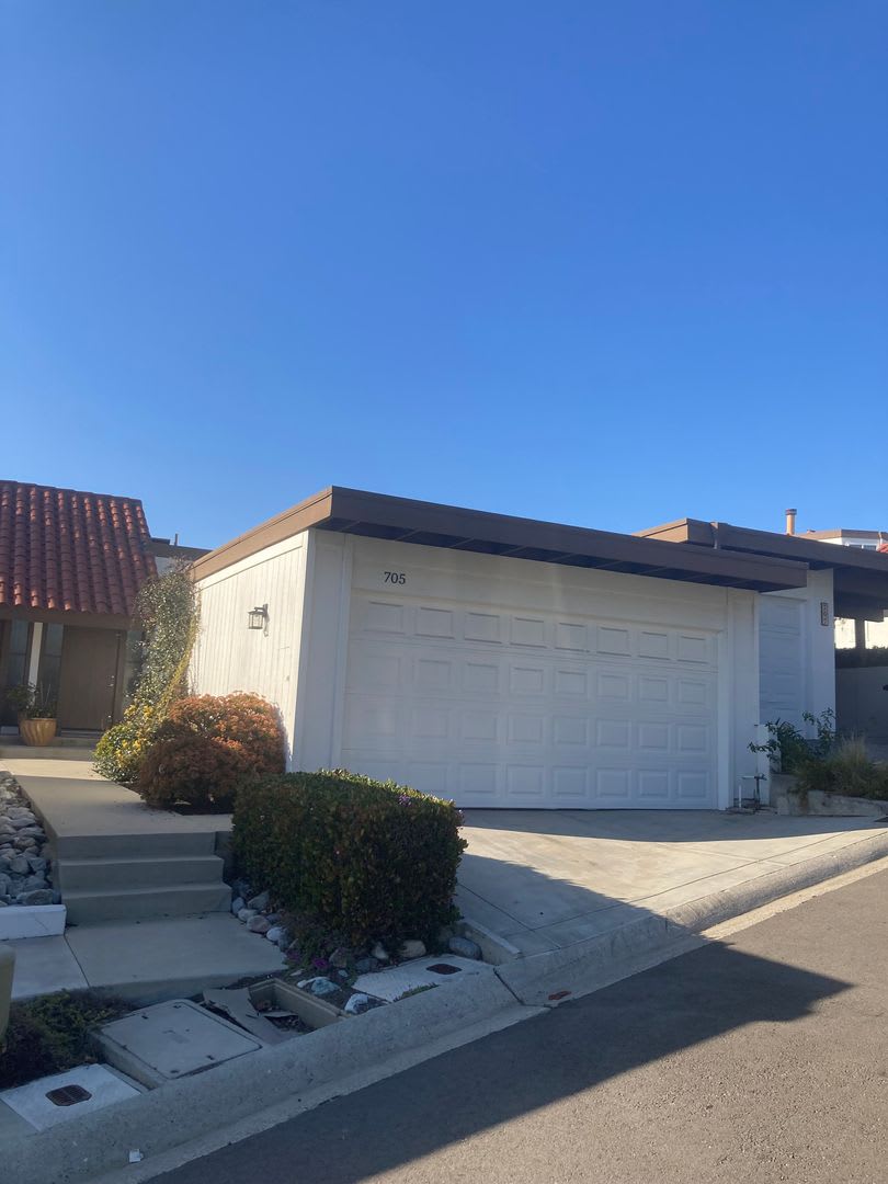 705 Calle Los Olivos - 3-bedroom 2.5-bath