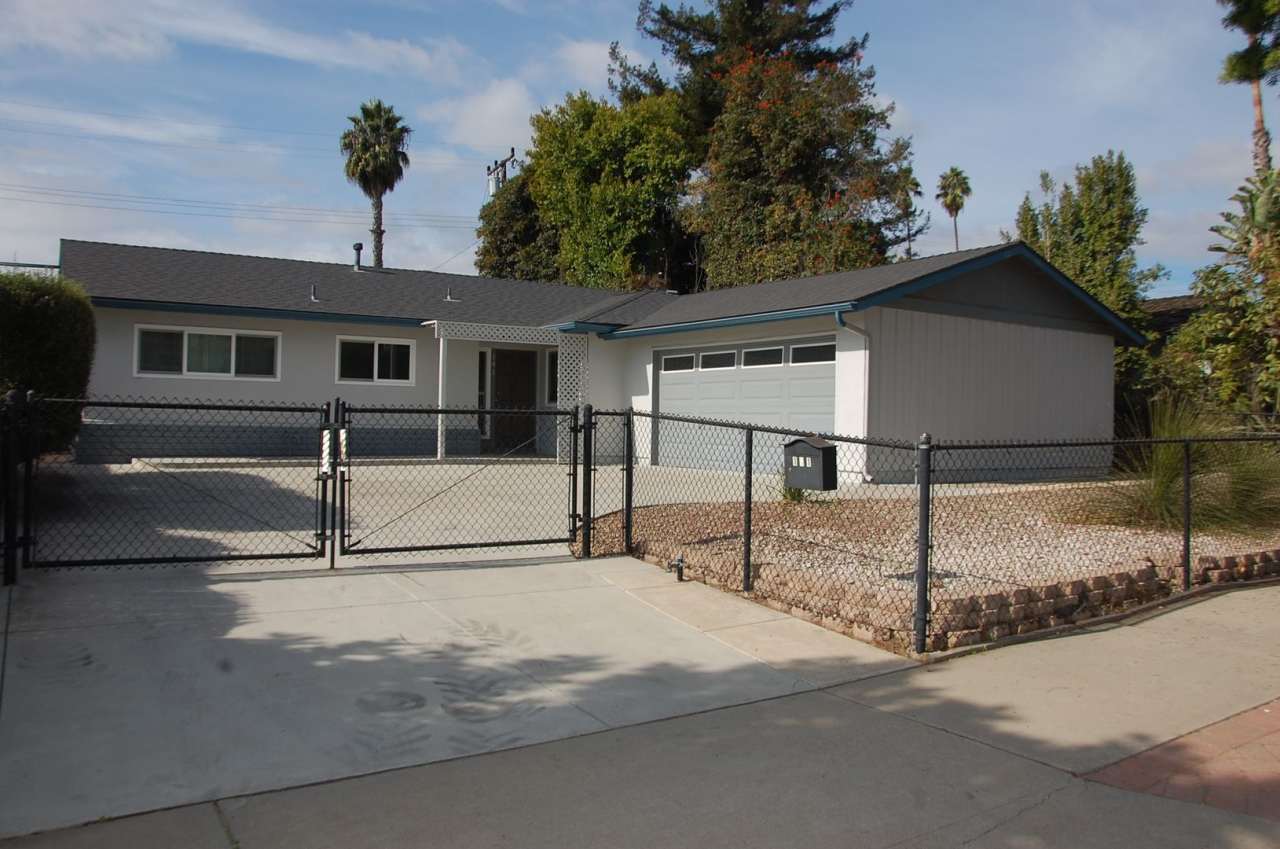 Large Home Near Magnolia Shopping Center