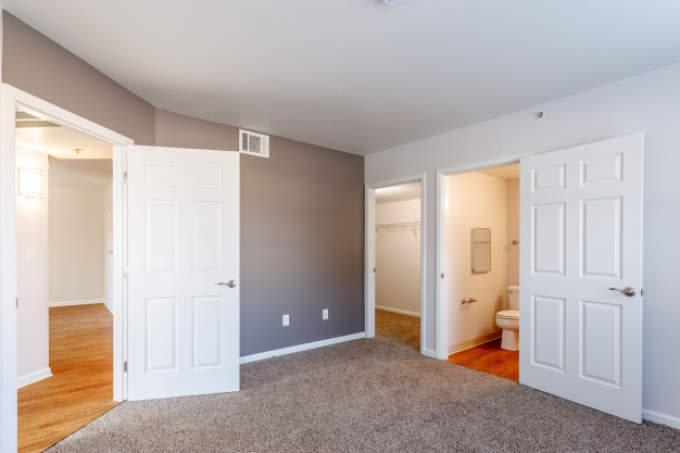 1010 S Oneida St, #1220