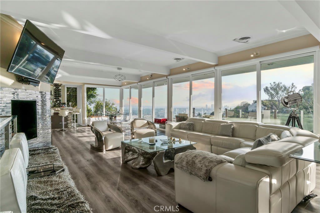 1737 Sunset Plaza Drive