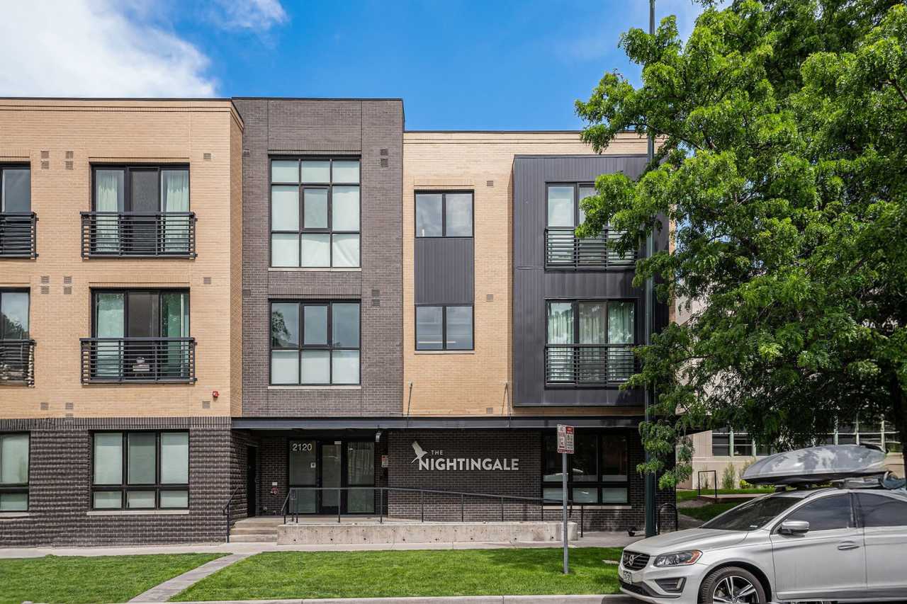Centrally located 1 bedroom in the heart of Uptown! LEASING SPECIAL info below