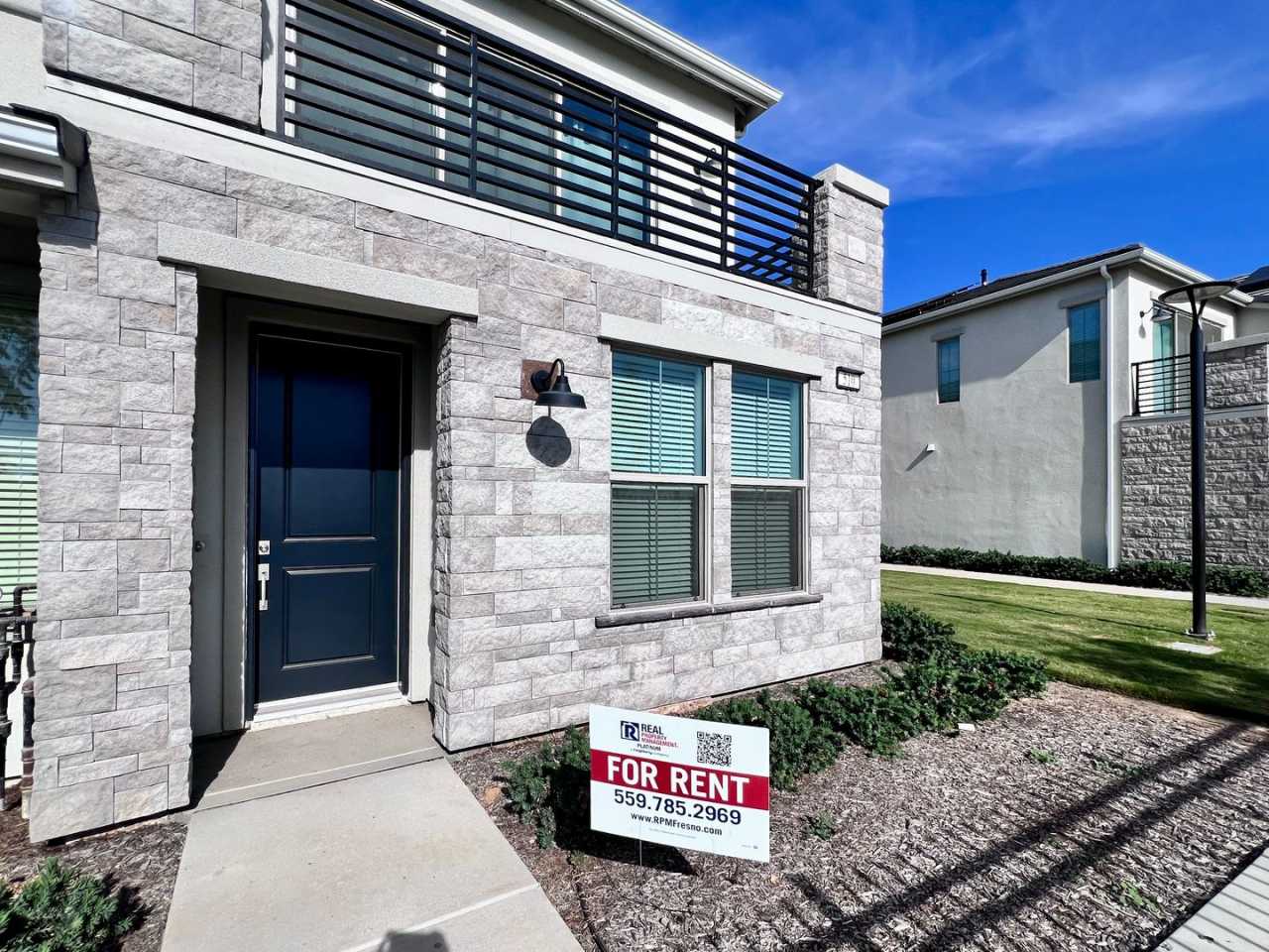 $2,295 Herndon  Peach, 2 Bedroom Condo - Mahogany Ln., Clovis - Solar Panels