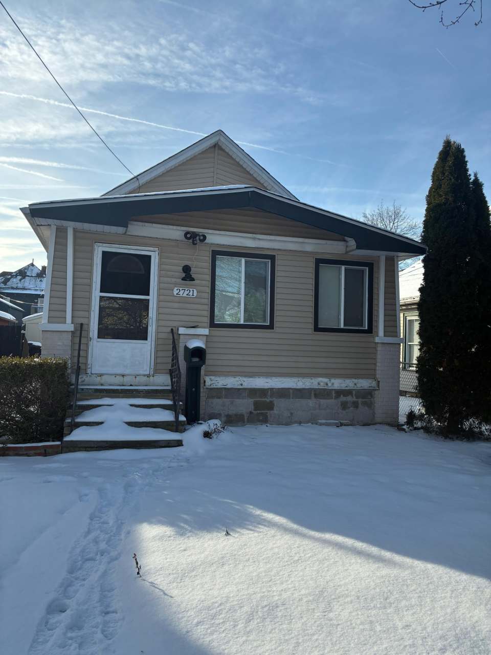 2721 Woodbridge Avenue