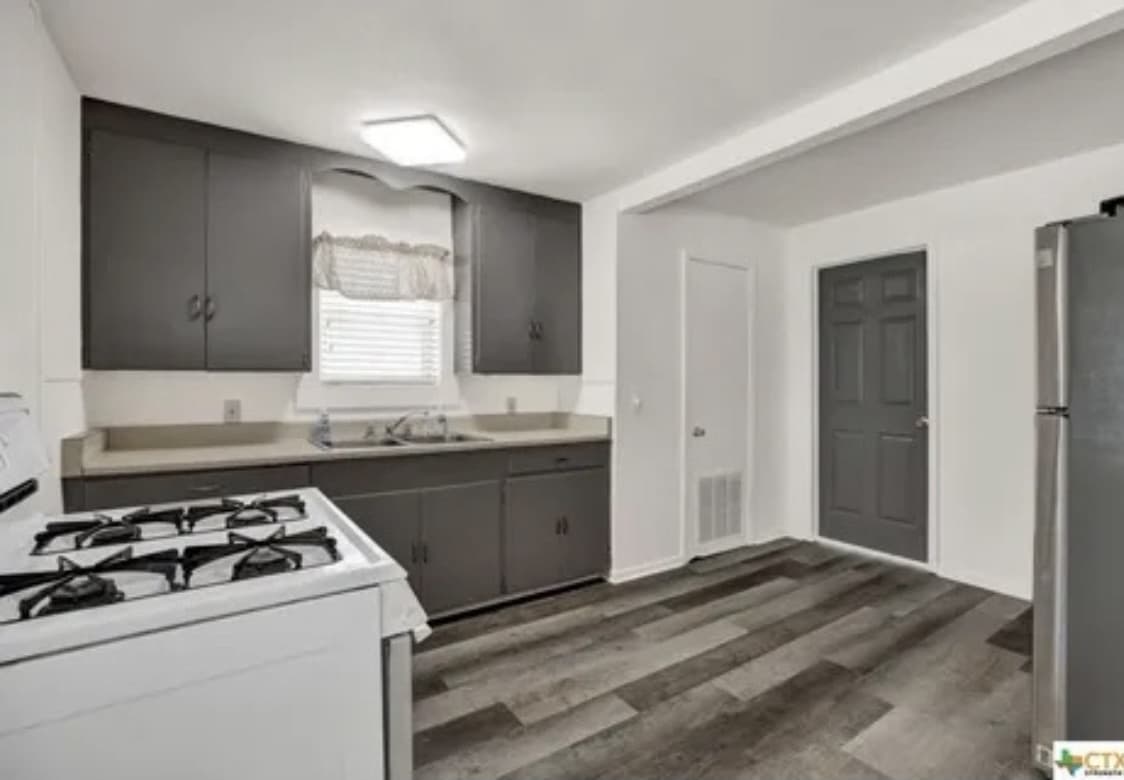 214 South Saunders Street