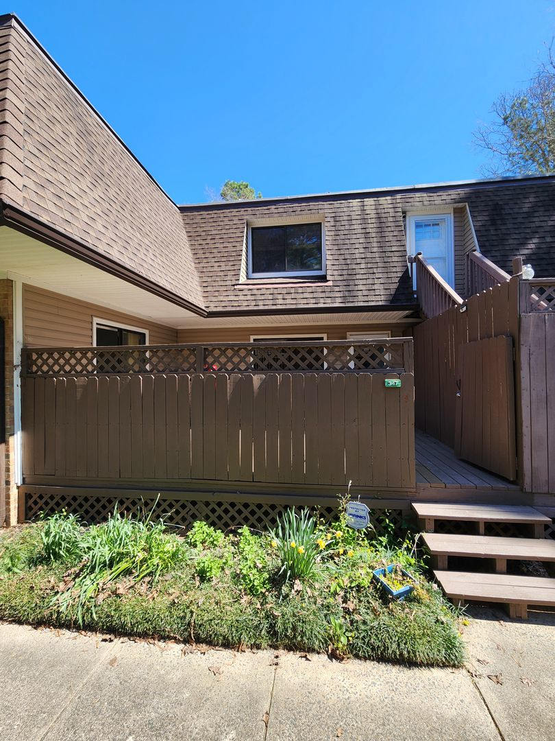 Chapel Hill / Finley Forest Townhouse AVAIL