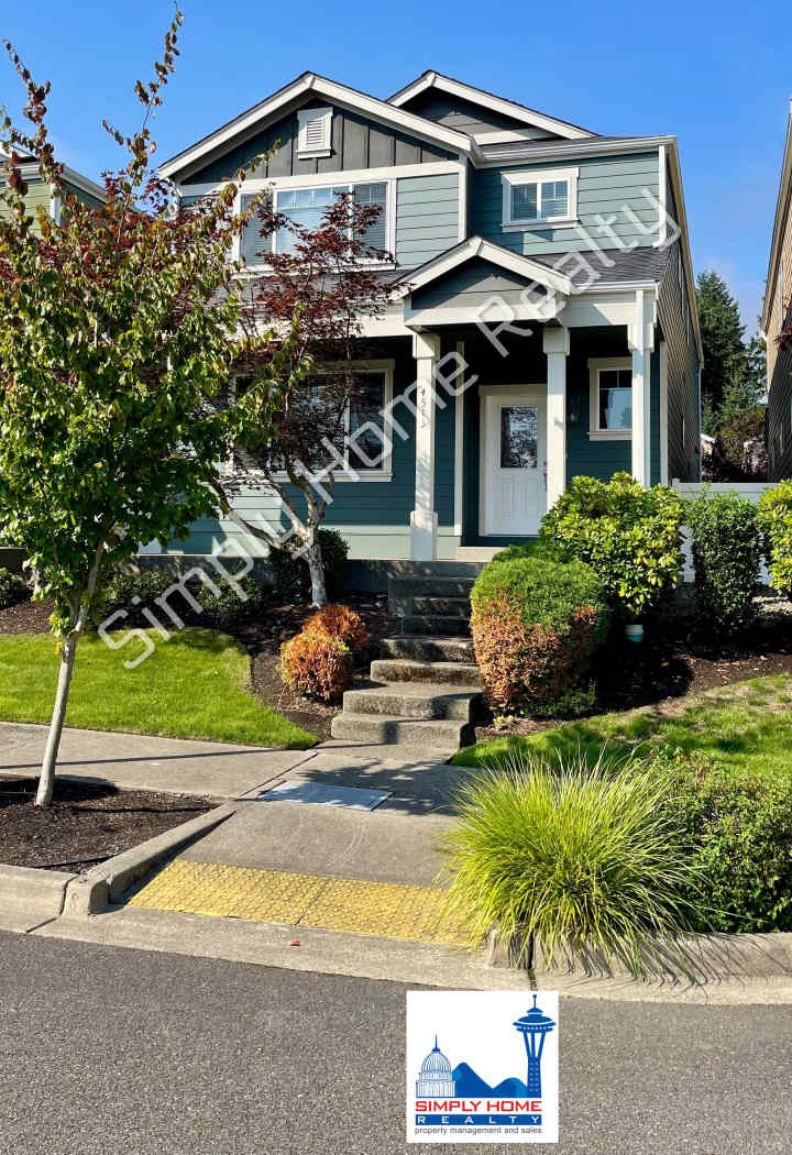 4513 Fairweather St NE