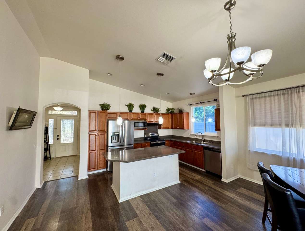 Vaulted Ceilings, Solar Panels  Peace  Quiet in Residential Maui Lani!