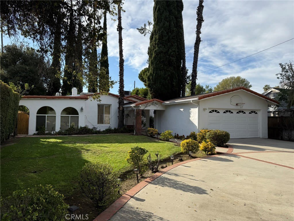 4939 Hayvenhurst Avenue