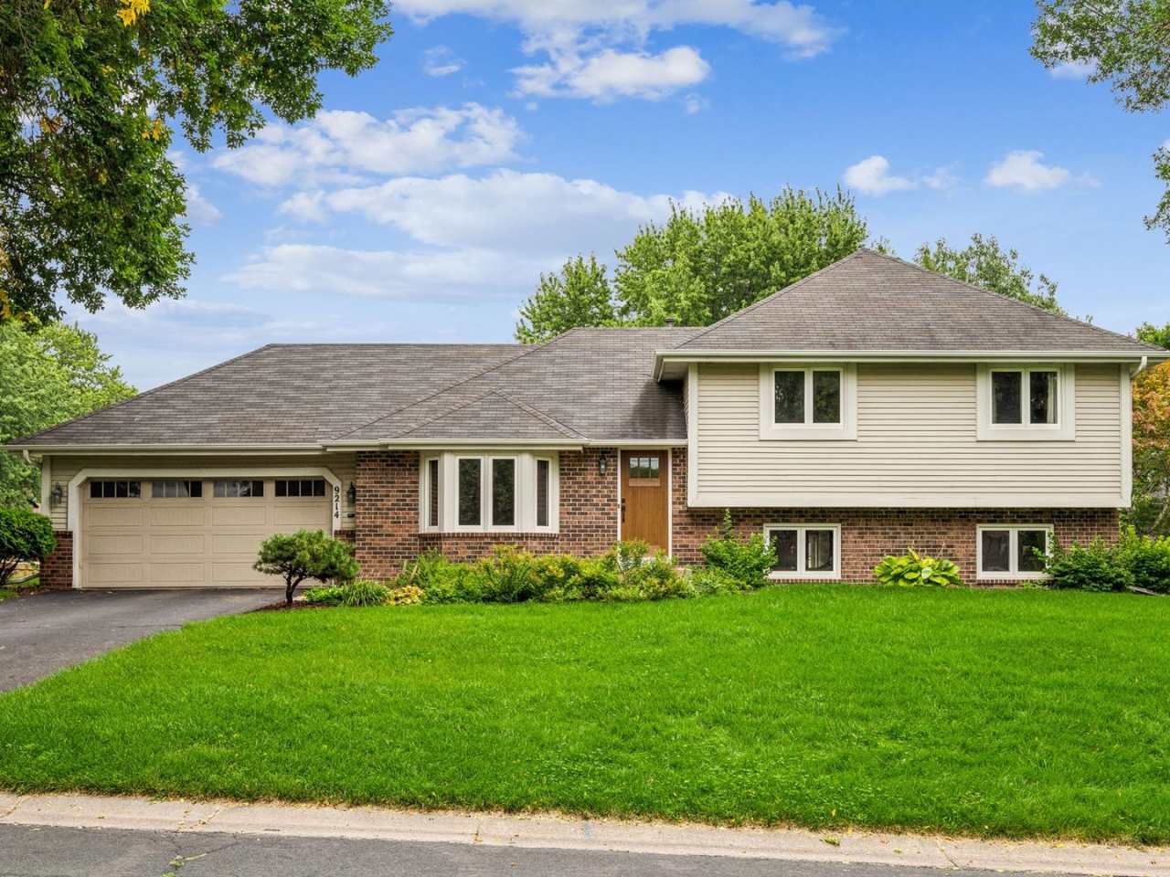 4 Bedroom Single Family Home in Maple Grove