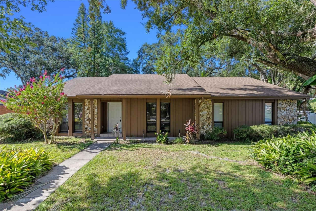 525 GARDEN HEIGHTS DRIVE