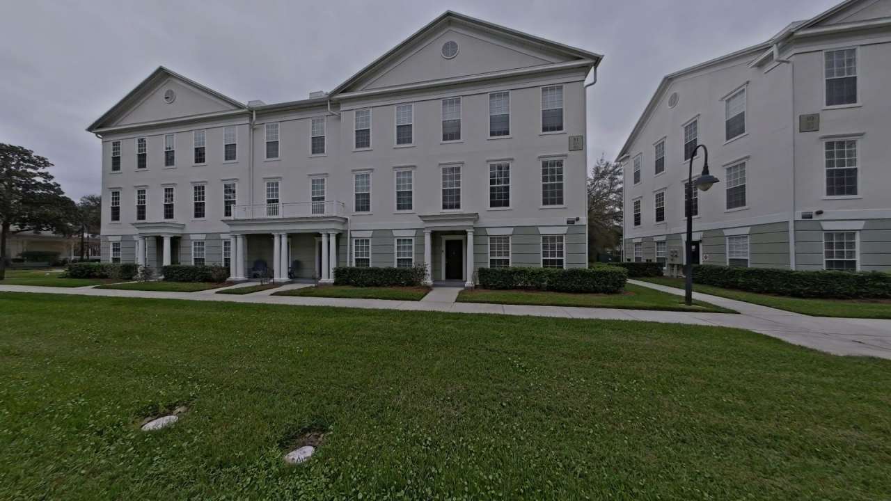 Spacious 4-Bedroom End-Unit Townhome in Celebration