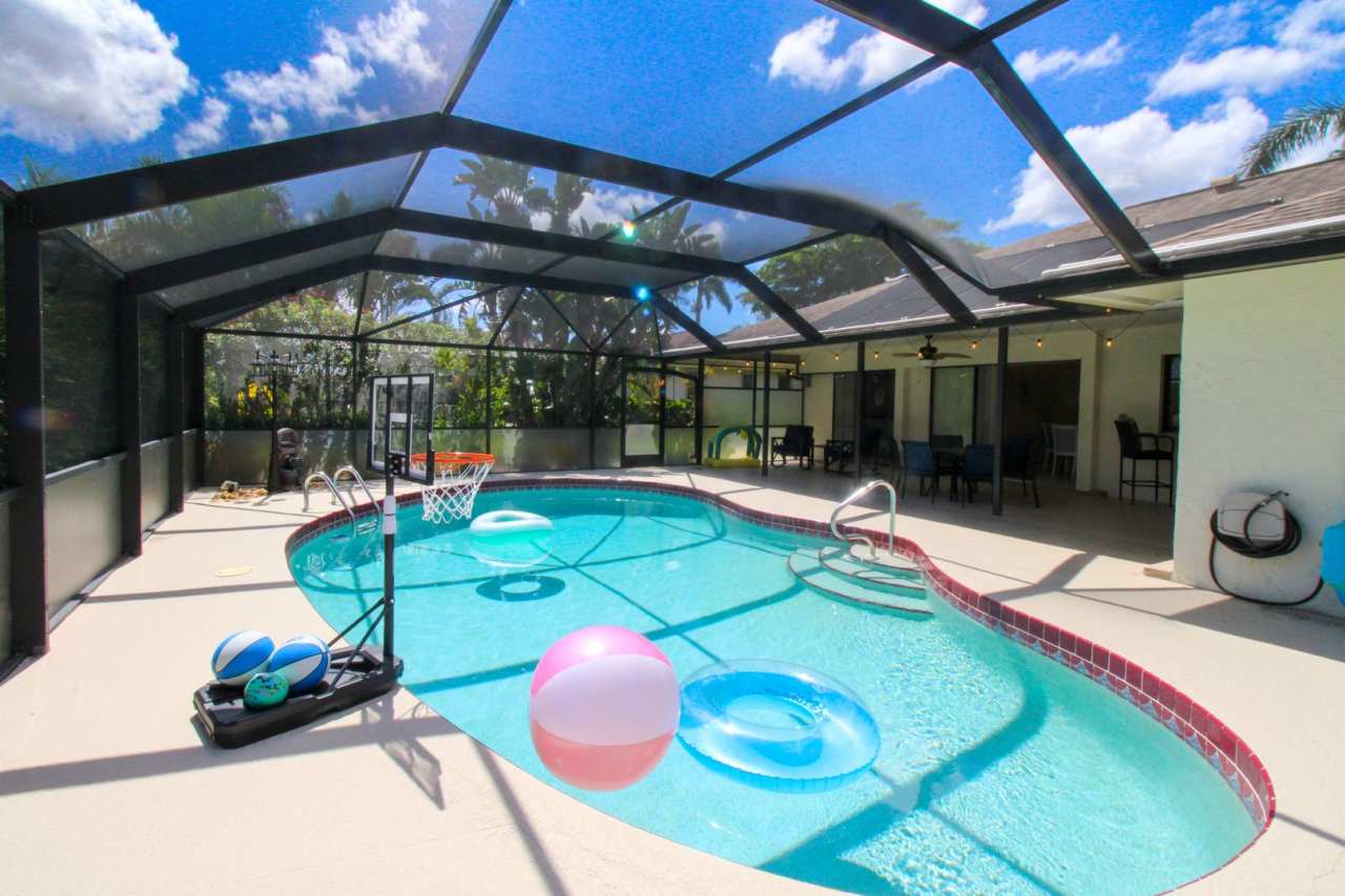 ** 3 BED\2 BATH SINGLE FAMILY HOME WITH PRIVATE HEATED POOL ** LELY GOLF ESTATES IN NAPLES FL ** SEASONAL **