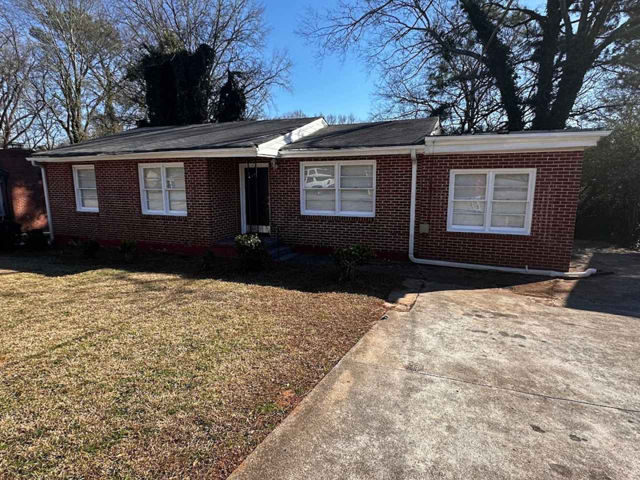 3 beds 1 bath property in Decatur!!