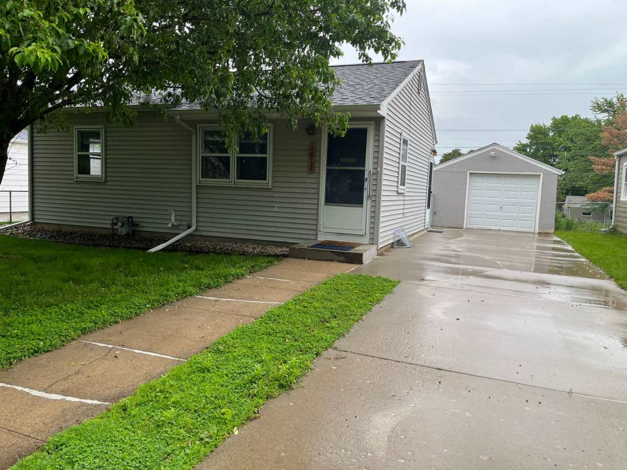 2 Bed/1 Bath Rental Home!