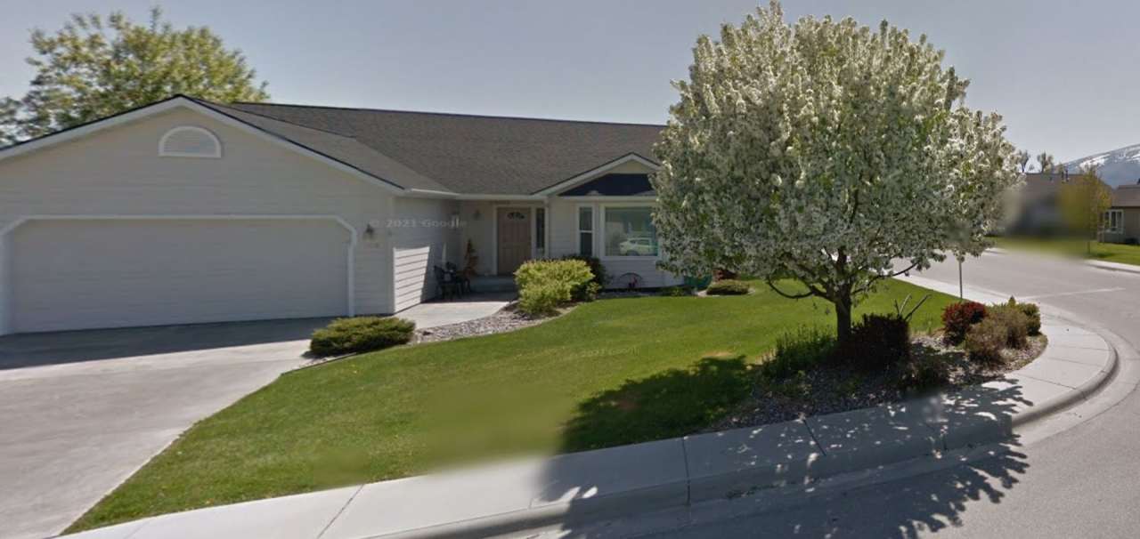 Beautiful 3 bed, 2 bath in the desirable Stonegate Neighborhood