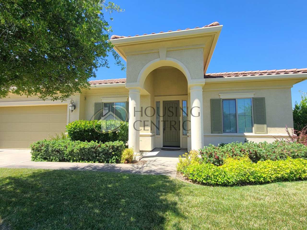 Stunning Single Story Rental in Guard Gated Serrano!