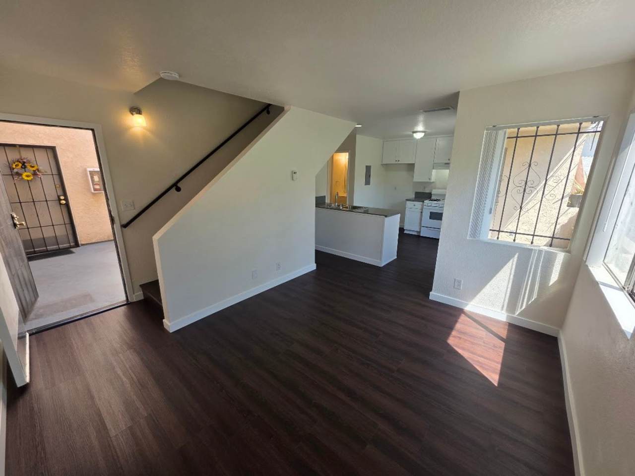 RENT READY SPACIOUS 1BD-1BA + PARKING NEAR DOWNTOWN LONG BEACH