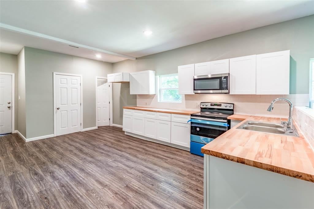 1457 W Austin Street