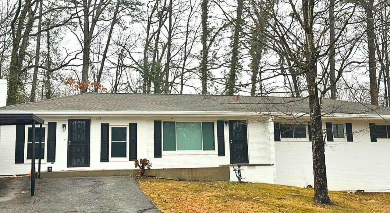 ** REDUCED** BEAUTIFUL HOME IN THE CITY