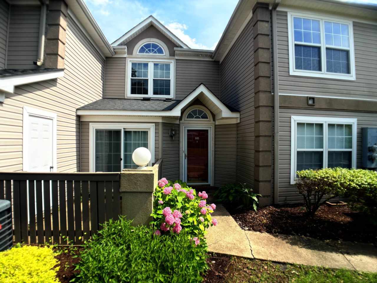 Move in Ready 2 bedroom condo Prime location