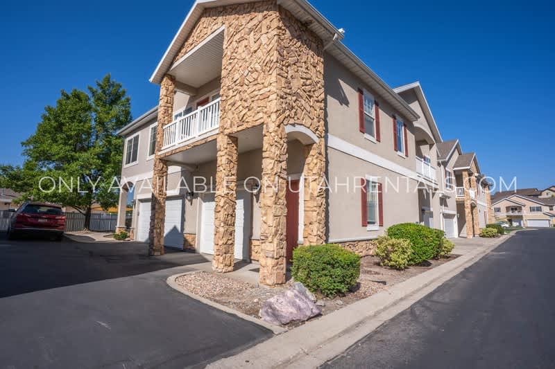 1052 Canyon Meadow Dr