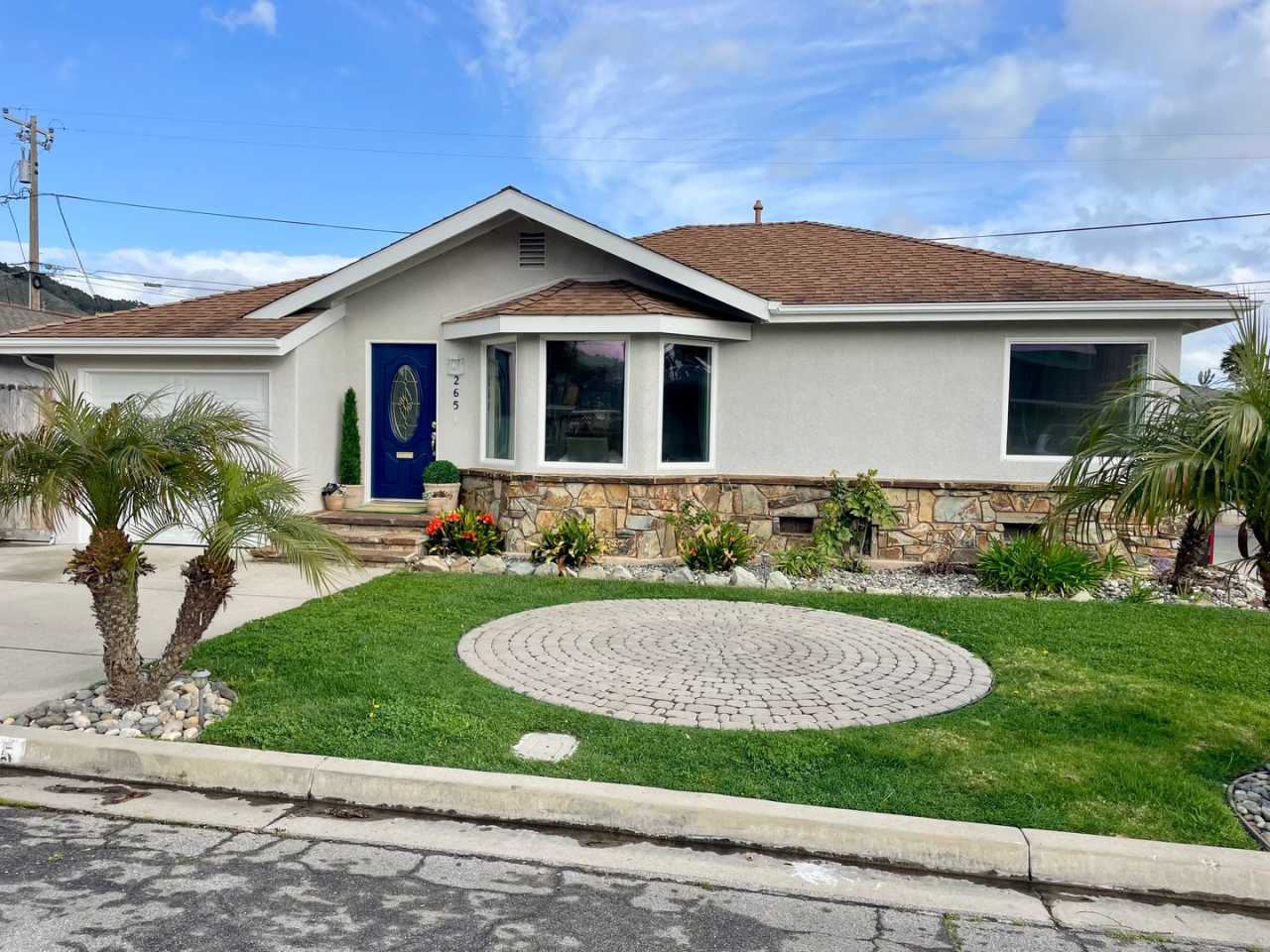 Desirable Shell Beach Home - A few houses to the beach!