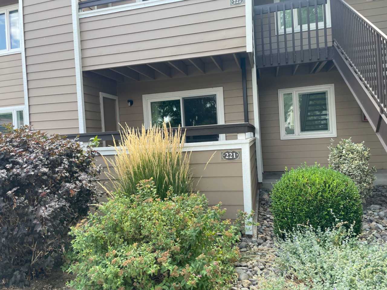 Darling 2 bedroom 2 bath condo in south Reno