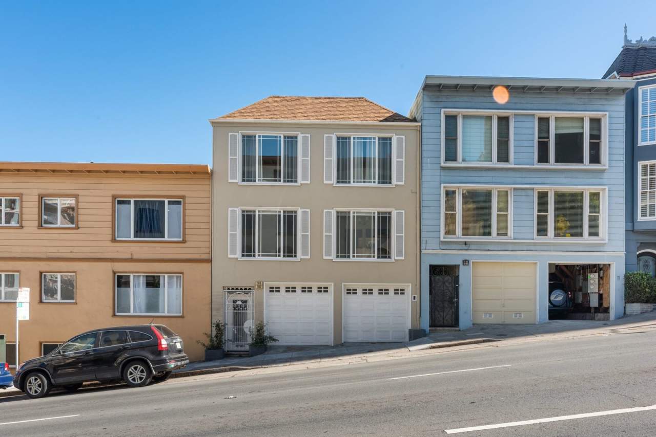 Stunning, Pet Friendly Edwardian 2BR Remodel in Prime location