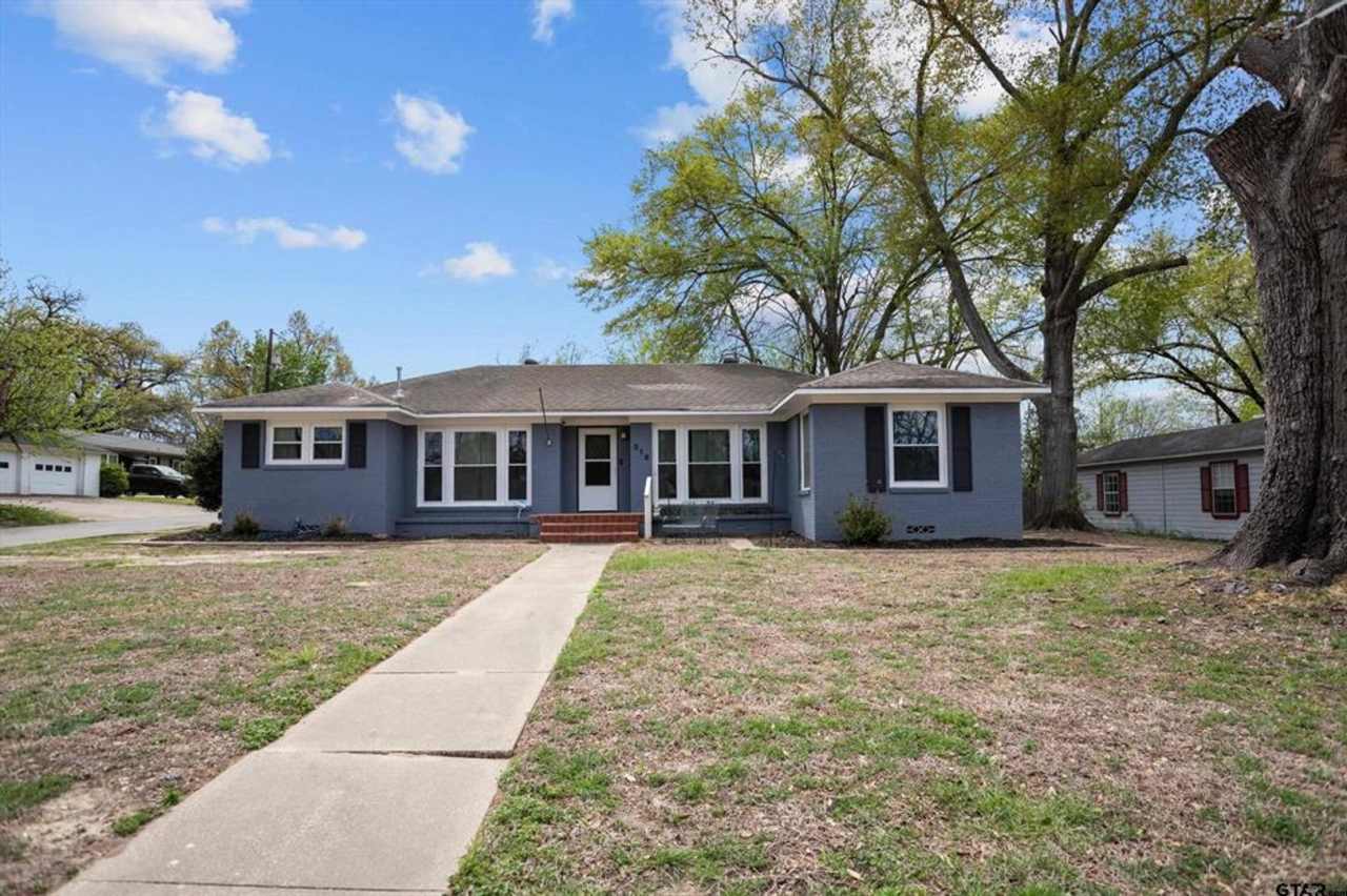 3 Bedroom 2 Bath 2 Carport Rental in Lindale!