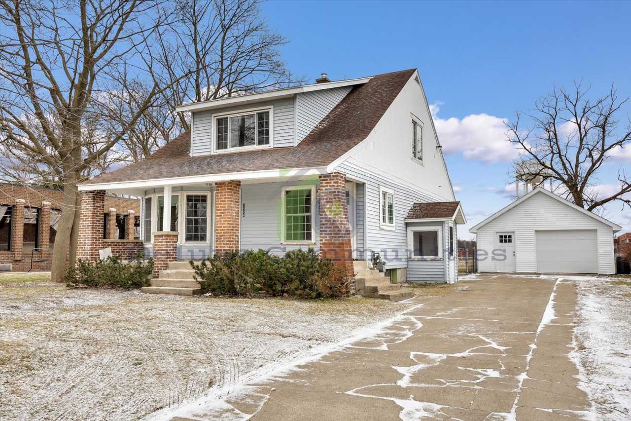 Spacious 4 Bedroom- With Extra room! New Remodel!