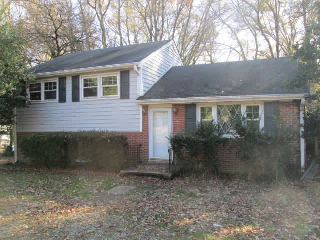 4 Bedroom 2 Bath Chesterfield Tri-Level Near Chippenham Parkway