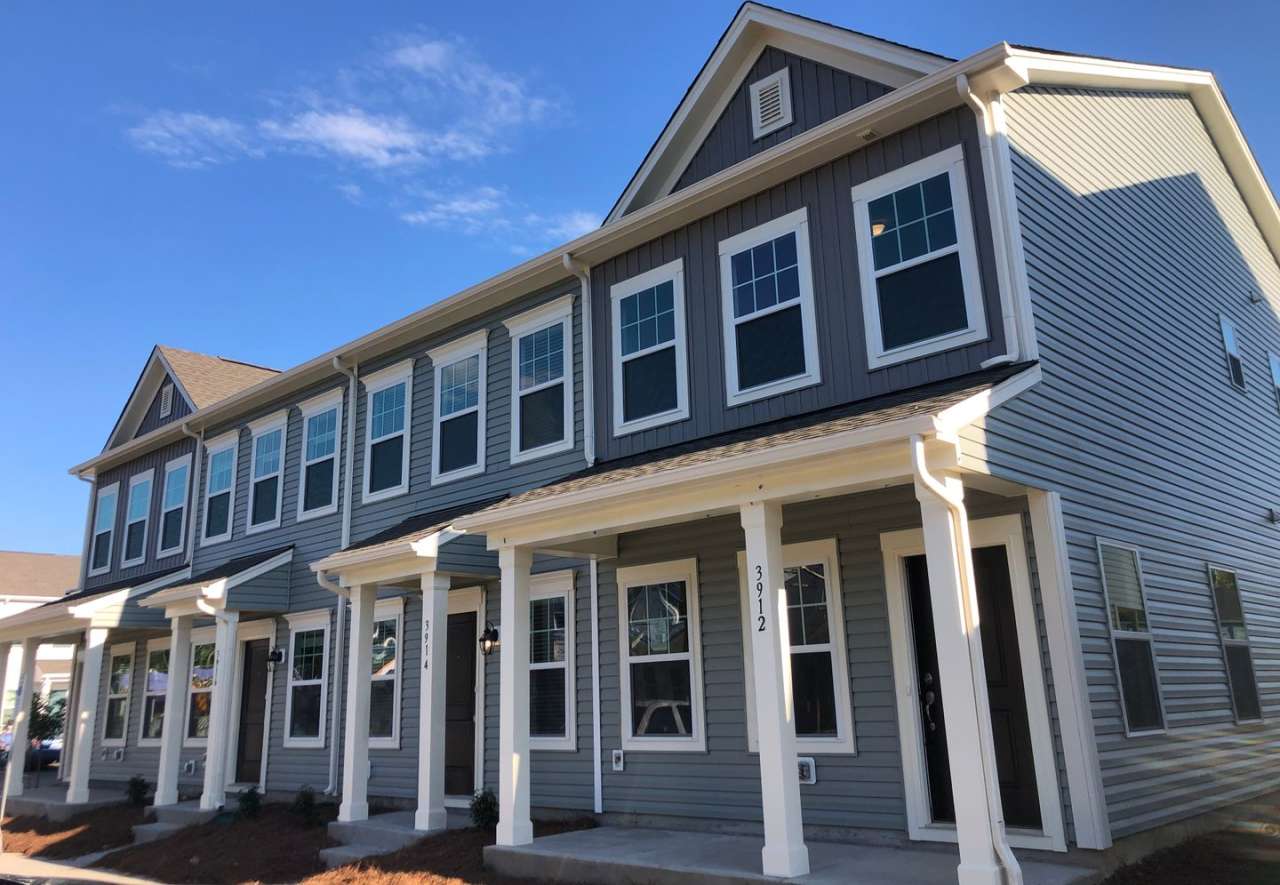 BEAUTIFUL 2 Bedroom Townhome in Midland - AVAILABLE January 2026