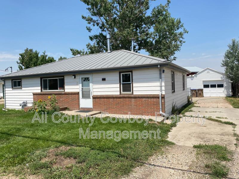 1975 Riverside Dr