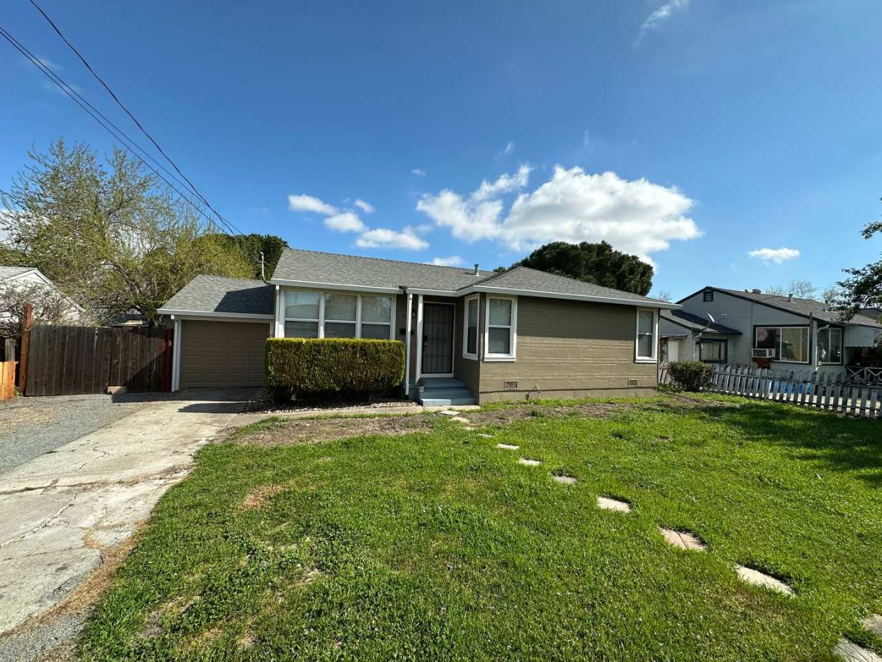 3 Bed 1 Bath Single Family Home In Pittsburg (Newly Remodeled)