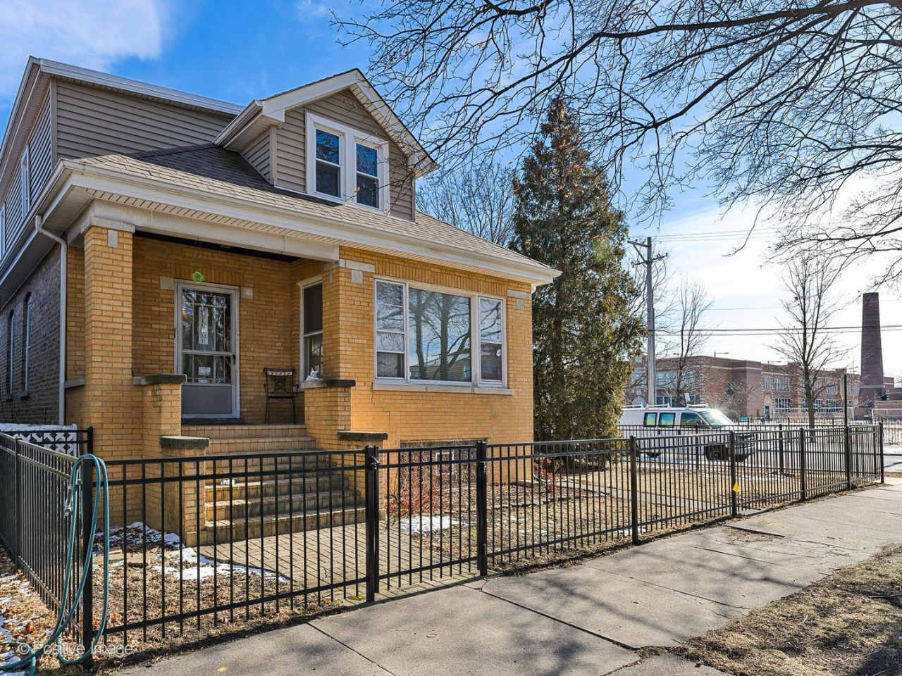 5501 N Luna Avenue unit: 2