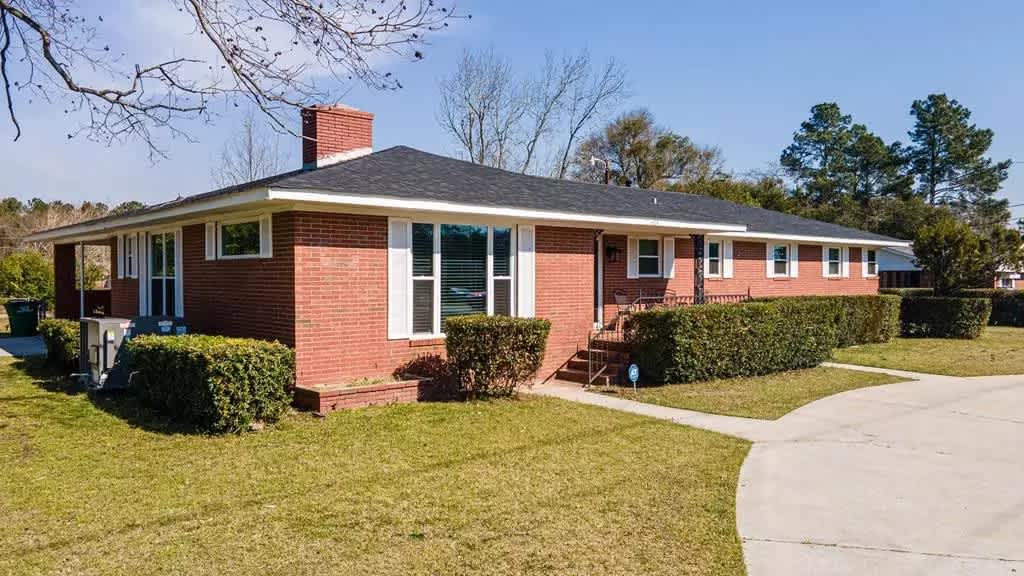 614 Camellia Street North East