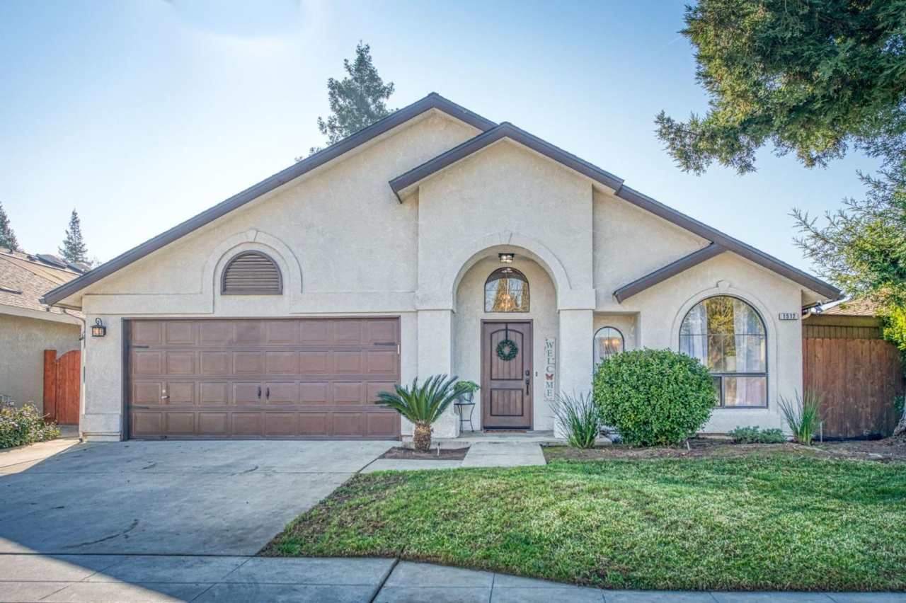 Charming 3-Bedroom Home with Solar in Clovis Unified School District!