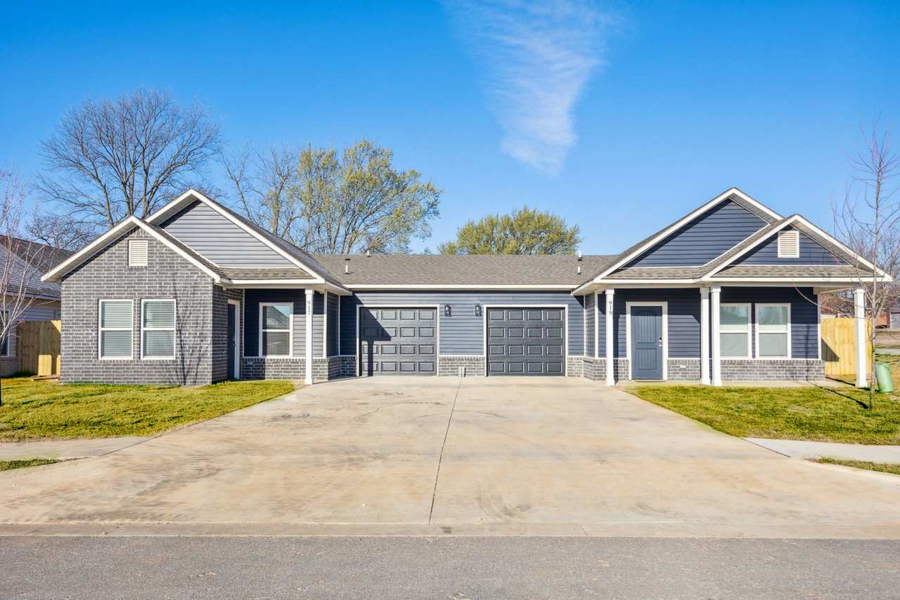 810 Valley Oaks Ln