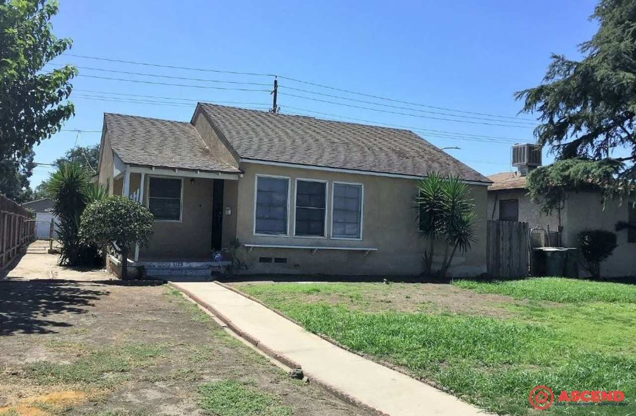 Cozy Home Off Truxtun and Oak!