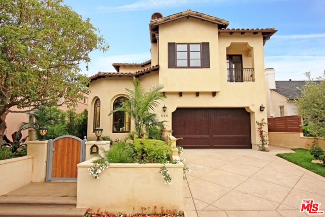 525 S Gretna Green Way