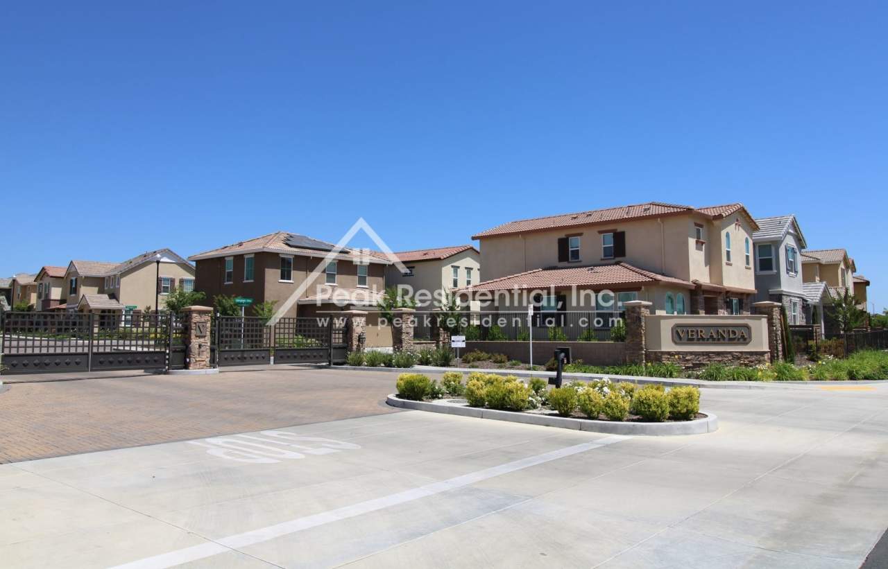 Beautiful Newer Roseville 3bd/2.5ba Home in Gated Community