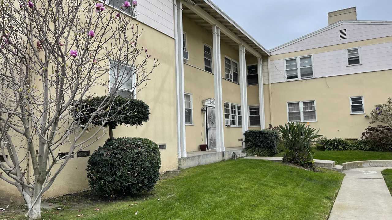 2471 Silver Lake Blvd.B