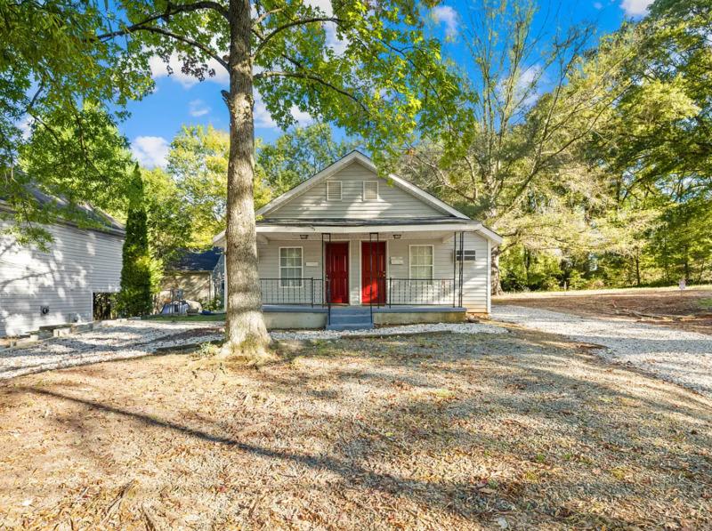 532 East Iredell Avenue