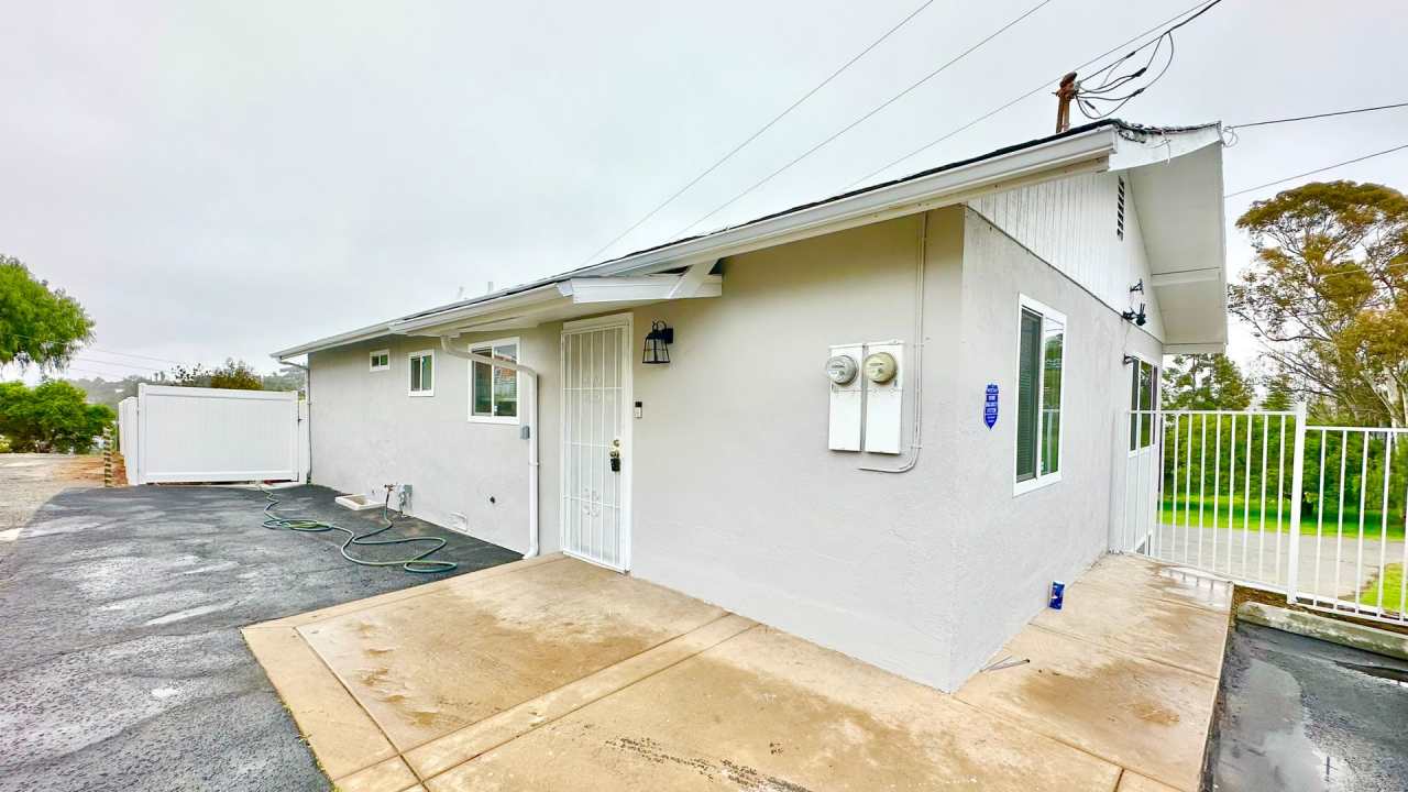 Wonderful, Just Remodeled Upper, Single-Story Duplex Unit with Private Parking  Laundry Included!