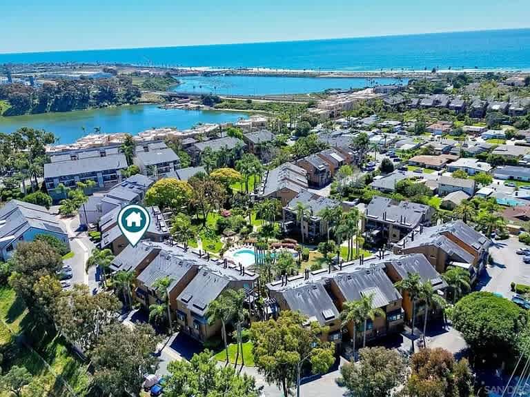 4010 Layang Layang Circle