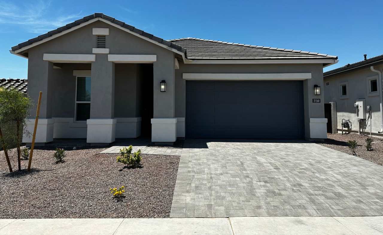 LIKE NEW SINGLE LEVEL 4 BEDROOM HOME IN PEORIA